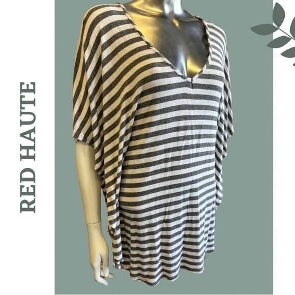 🛍️3/$40 Red Haute Stripe Grey White Knit Top Batwing Sleeves V Neck Size Medium - Picture 2 of 5